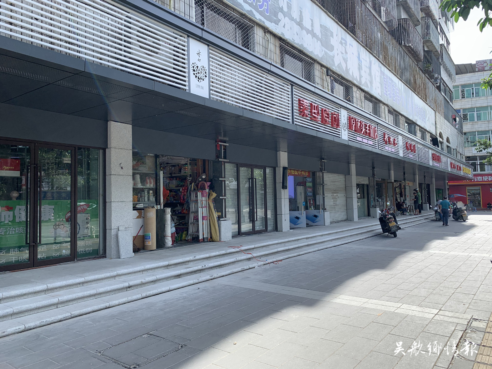 愛心路立面改造工程進(jìn)展過半