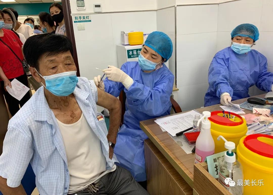我區(qū)全面開放18周歲以上人群接種新冠病毒疫苗