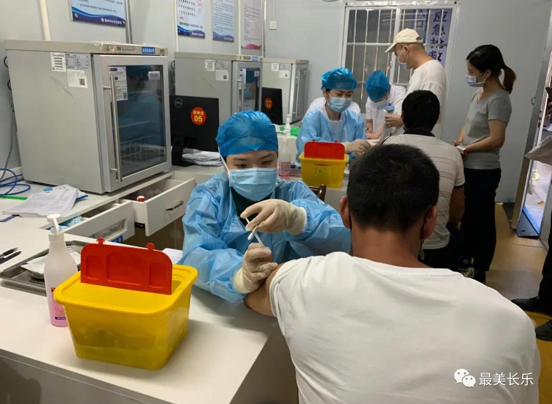 我區(qū)全面開放18周歲以上人群接種新冠病毒疫苗