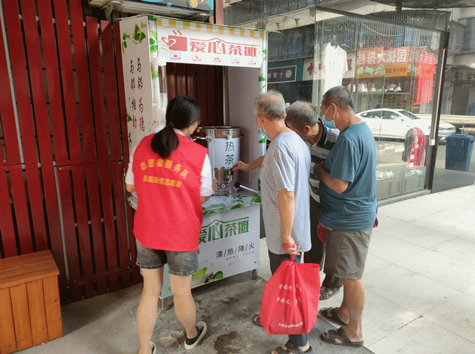 71個(gè)愛(ài)心茶攤開(kāi)張 清涼又暖心！