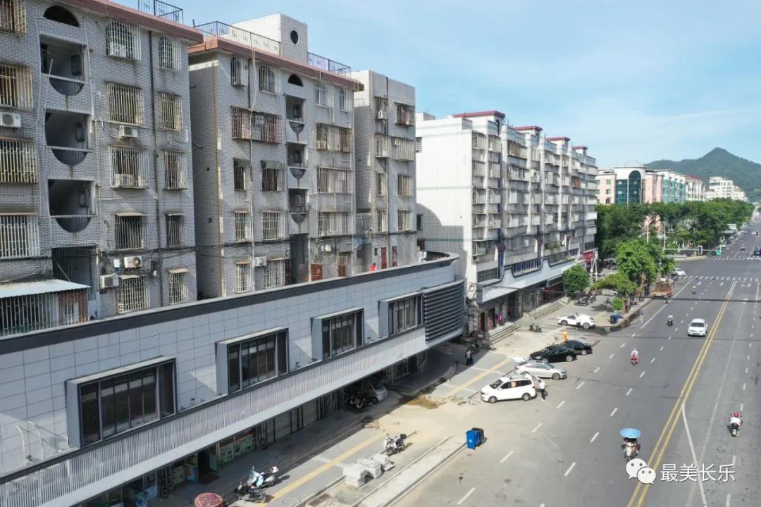 愛(ài)心路立面改造工程施工進(jìn)度已過(guò)半，預(yù)計(jì)9月初完工！