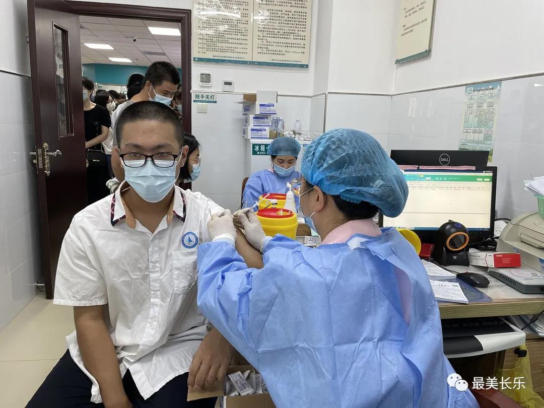 我區(qū)全面啟動(dòng)15-17歲人群新冠疫苗接種工作