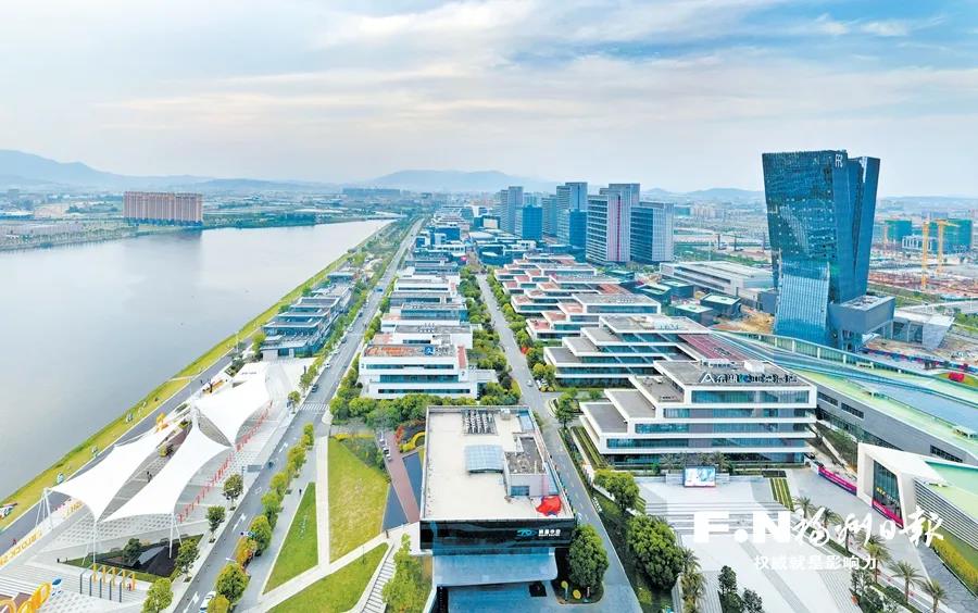 項目建設提速 新城活力四射 濱海新城已竣工項目139個，在建建筑工程約765萬平方米