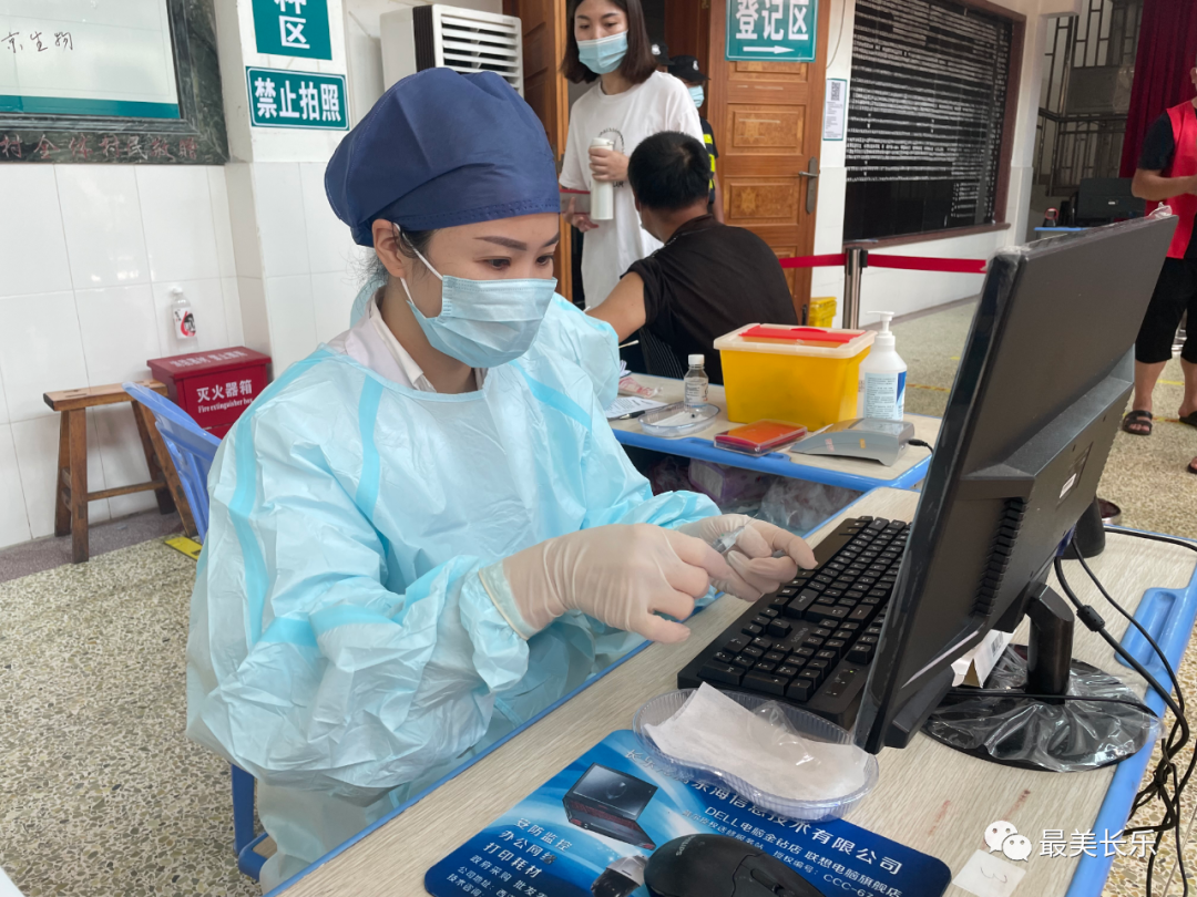 辛苦了！疫苗接種，他們始終在堅(jiān)守......