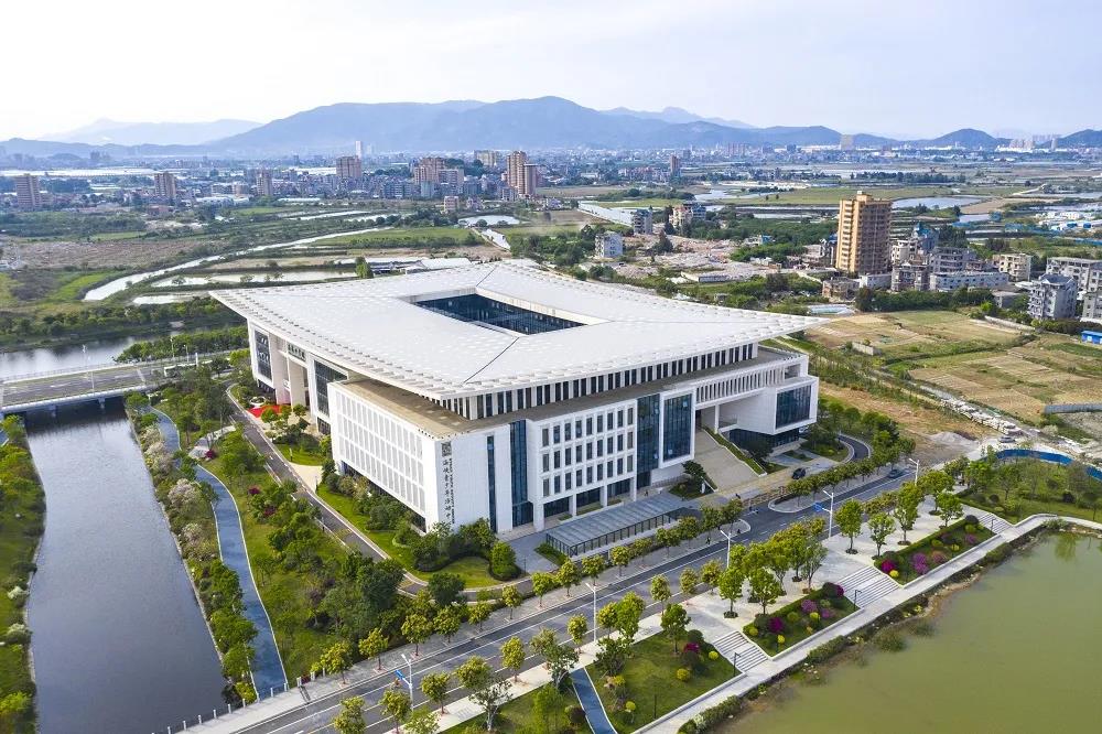 大東湖畔起新城 精彩蝶變綻繽紛 ——濱海新城四年多時光造就沉甸甸成績單