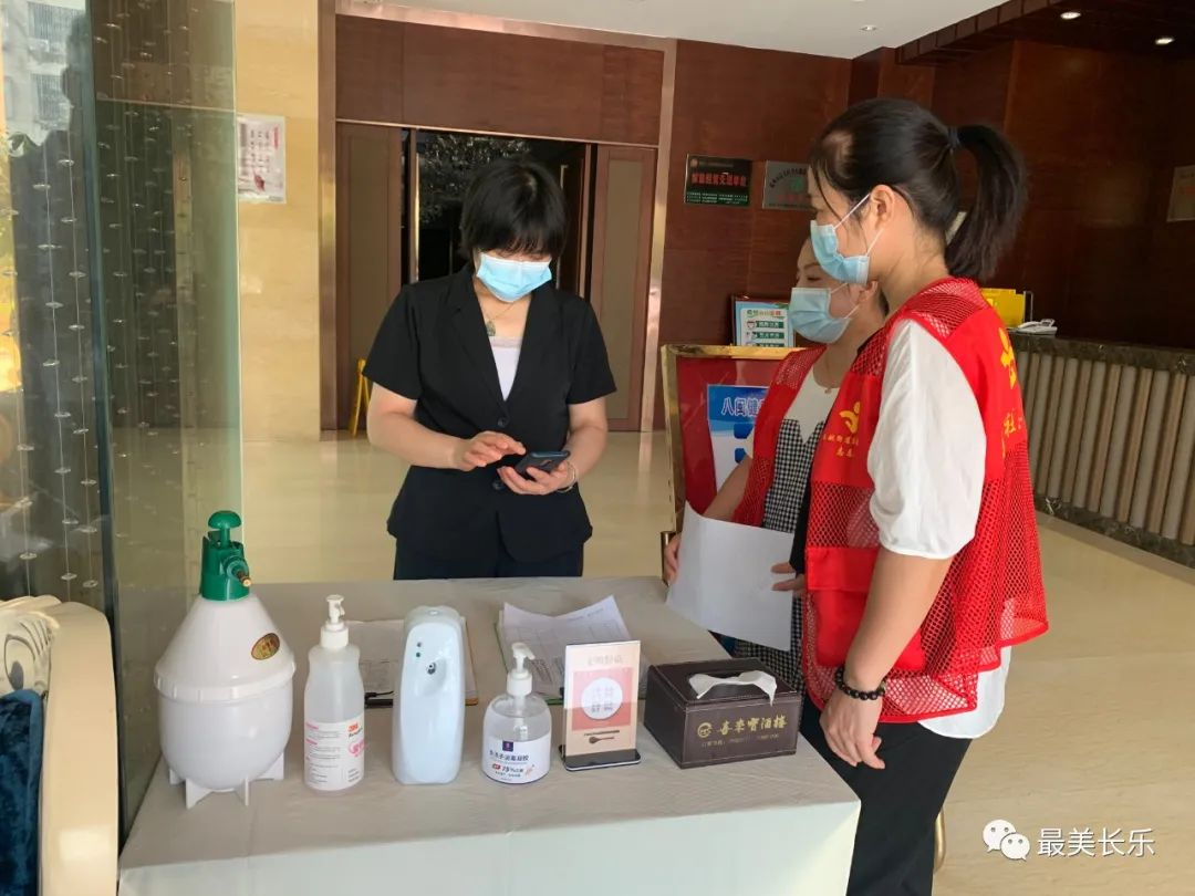 為全員接種疫苗商戶張貼安心標識！東關(guān)社區(qū)的做法亮了