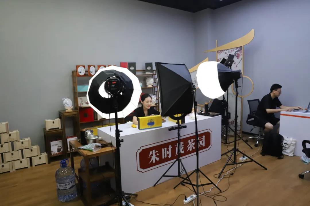 快看！濱海新城這個(gè)直播基地開業(yè)了！