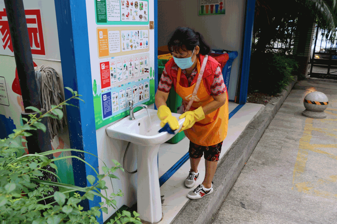 強(qiáng)化垃圾分類 助力疫情防控
