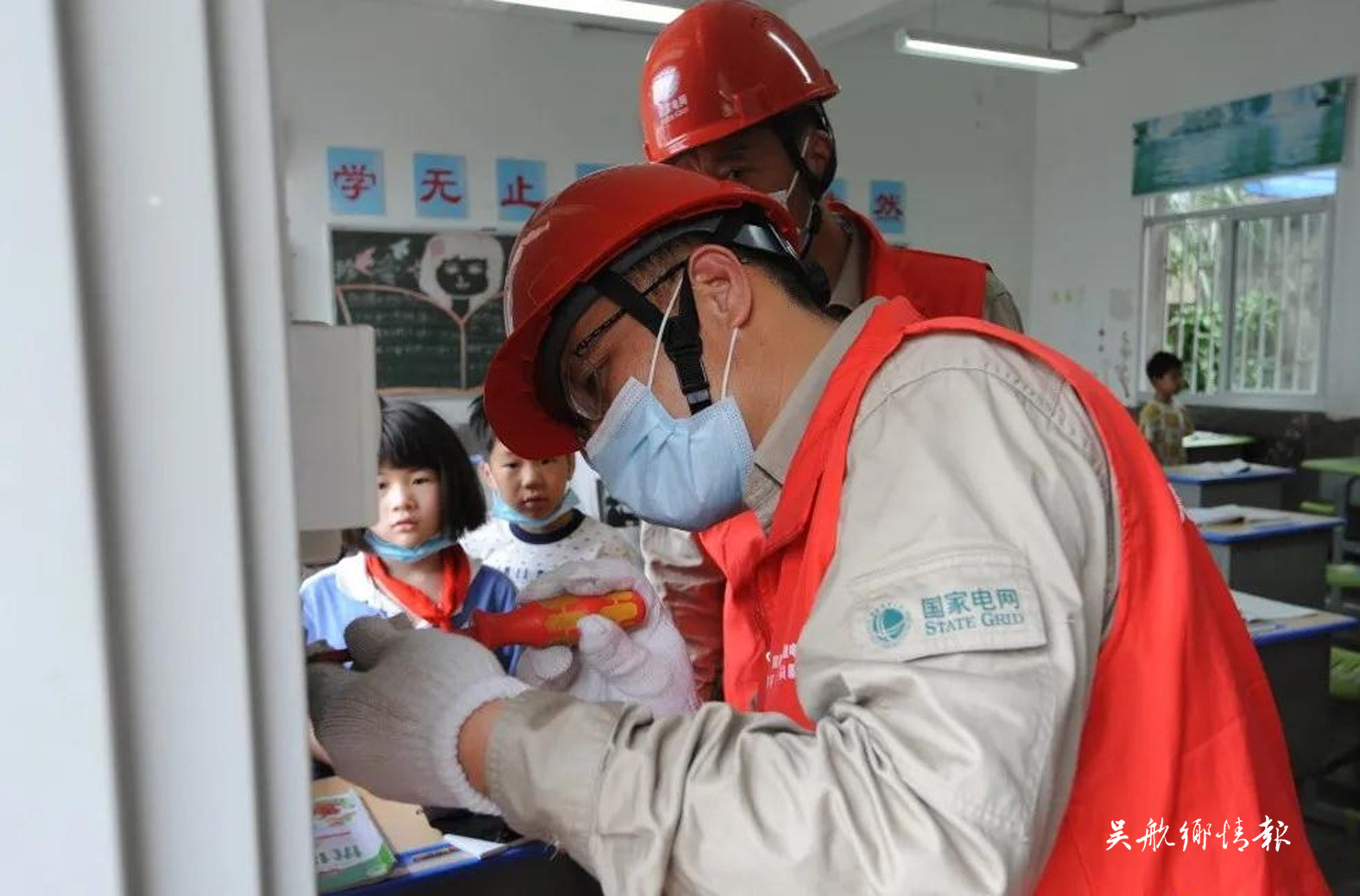 長樂電力“紅馬甲” 用心為民辦實事