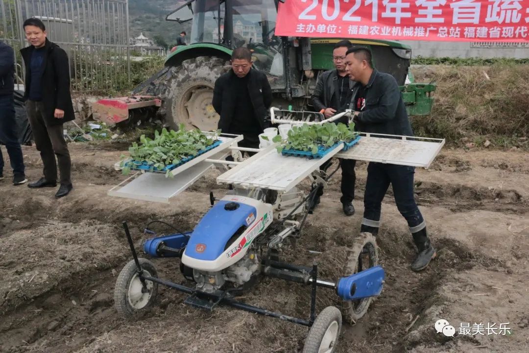 補貼助力農(nóng)機“快跑” 農(nóng)戶田間亮絕活