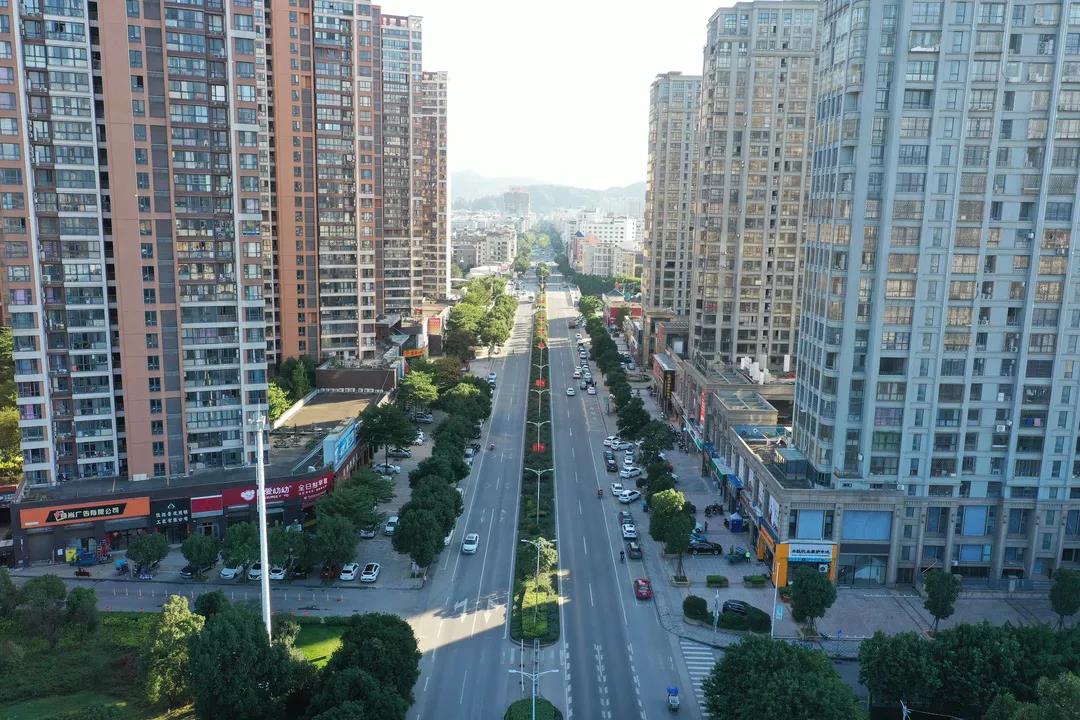 朝陽路：路燈改造暖民心 點(diǎn)亮居民回家路