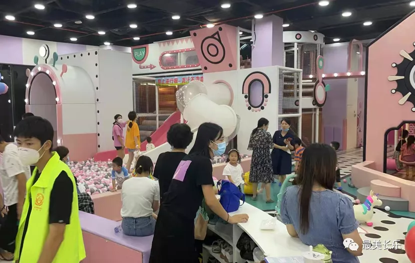 點(diǎn)亮長(zhǎng)樂(lè)“夜經(jīng)濟(jì)”，這個(gè)MALL“有點(diǎn)嗨”！