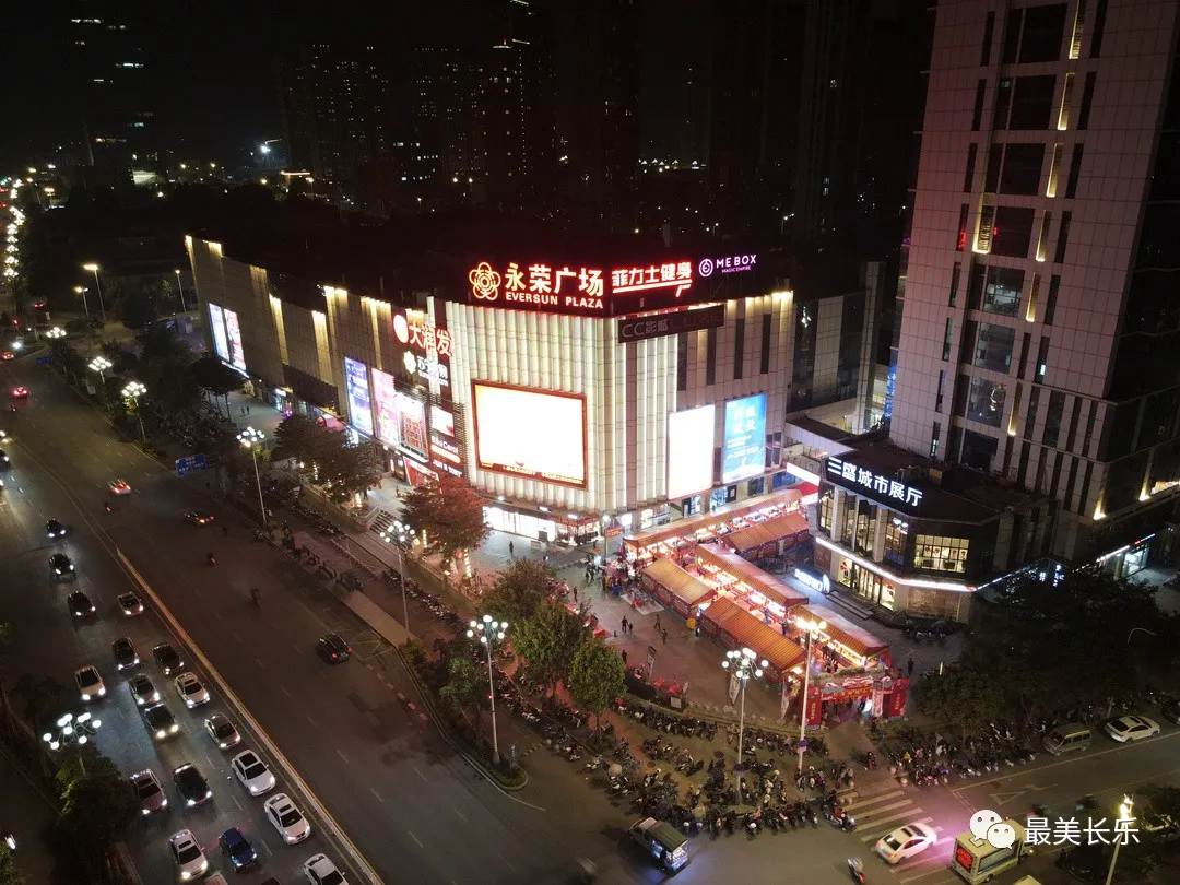 嗨起來！首占永榮廣場點(diǎn)亮多彩“夜經(jīng)濟(jì)”