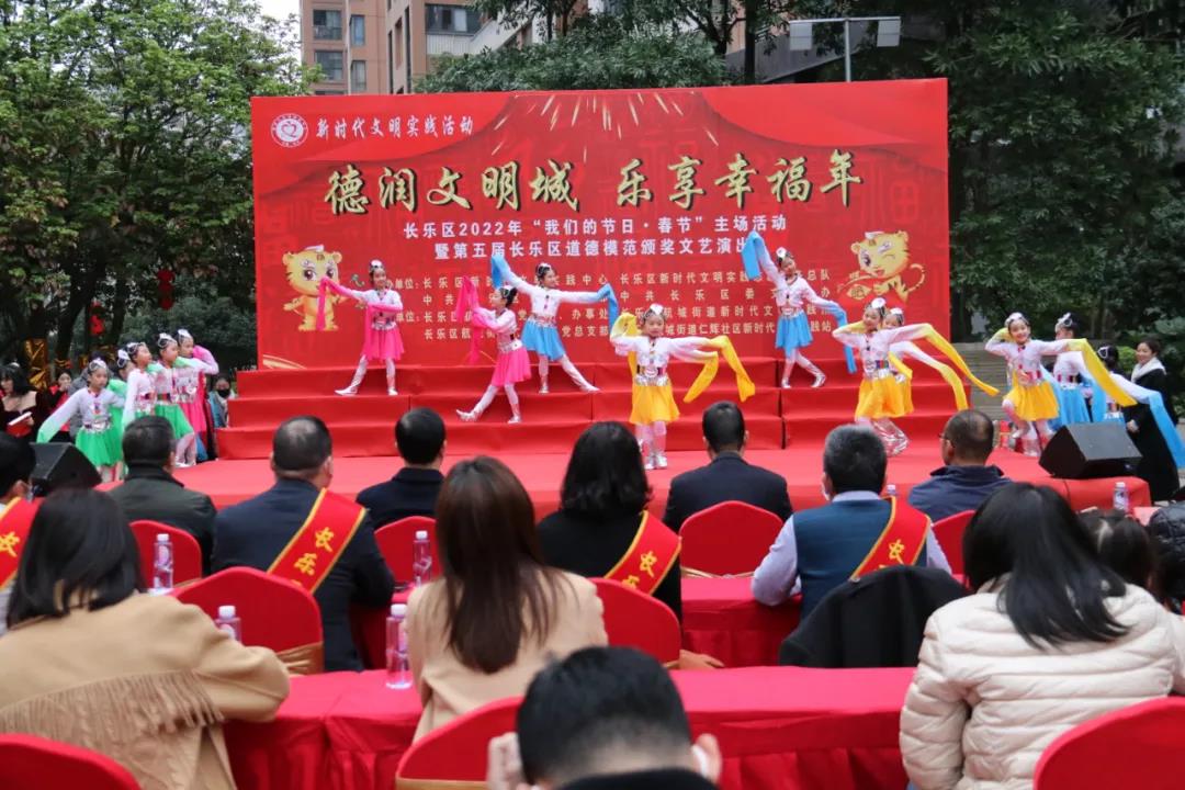 【網(wǎng)絡中國節(jié)?春節(jié)】向這些道德模范致敬！