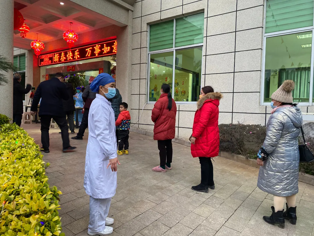 長(zhǎng)樂首批“返崗直通車”抵航 46名異地員工安全返崗