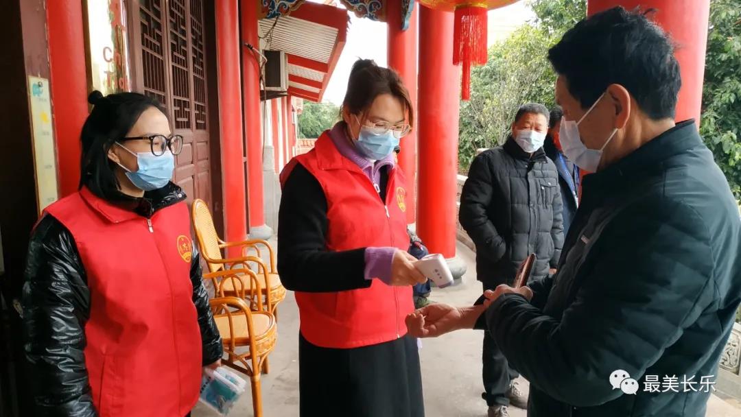 “新年紅”遇上“志愿紅”， 溫暖游客心！