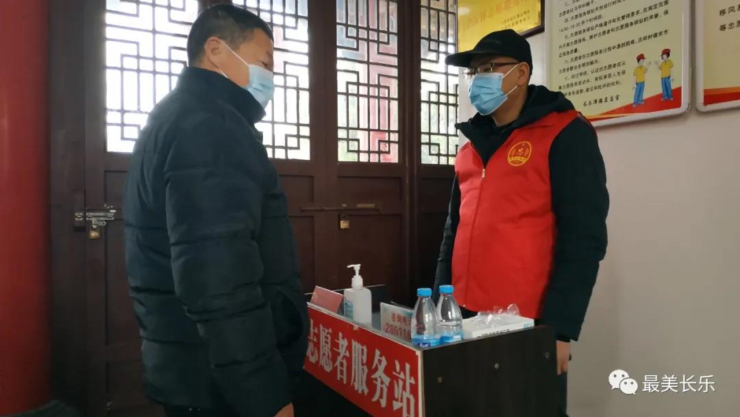 “新年紅”遇上“志愿紅”， 溫暖游客心！