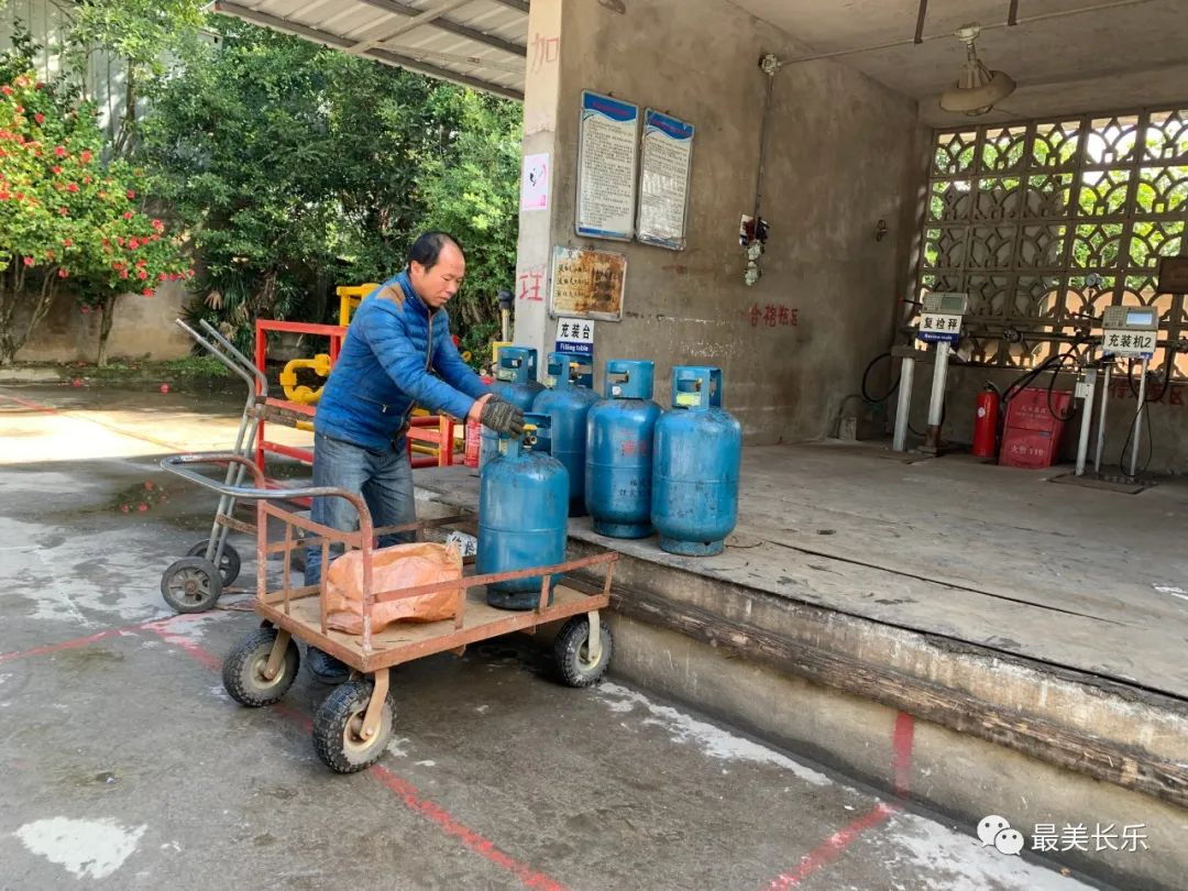 從源頭上管控液化氣安全，我區(qū)開展液化氣領(lǐng)域“打非治違”專項行動