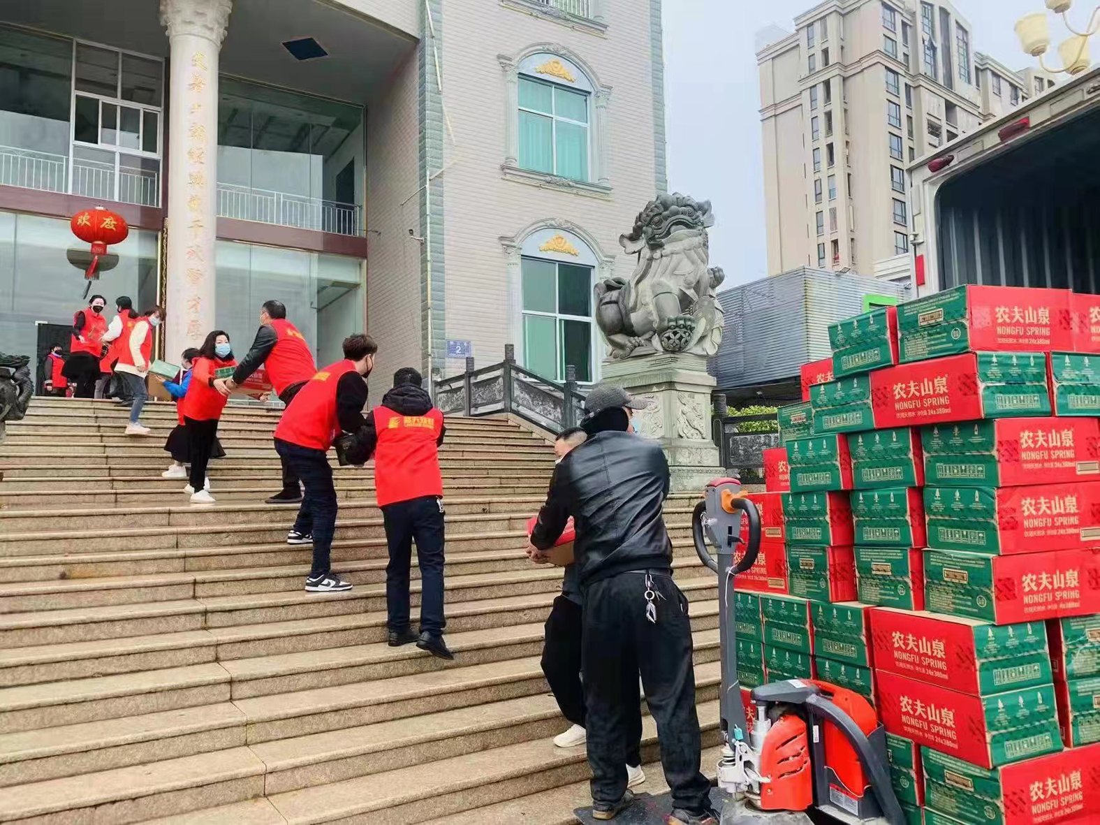 點(diǎn)滴愛心匯聚抗疫合力