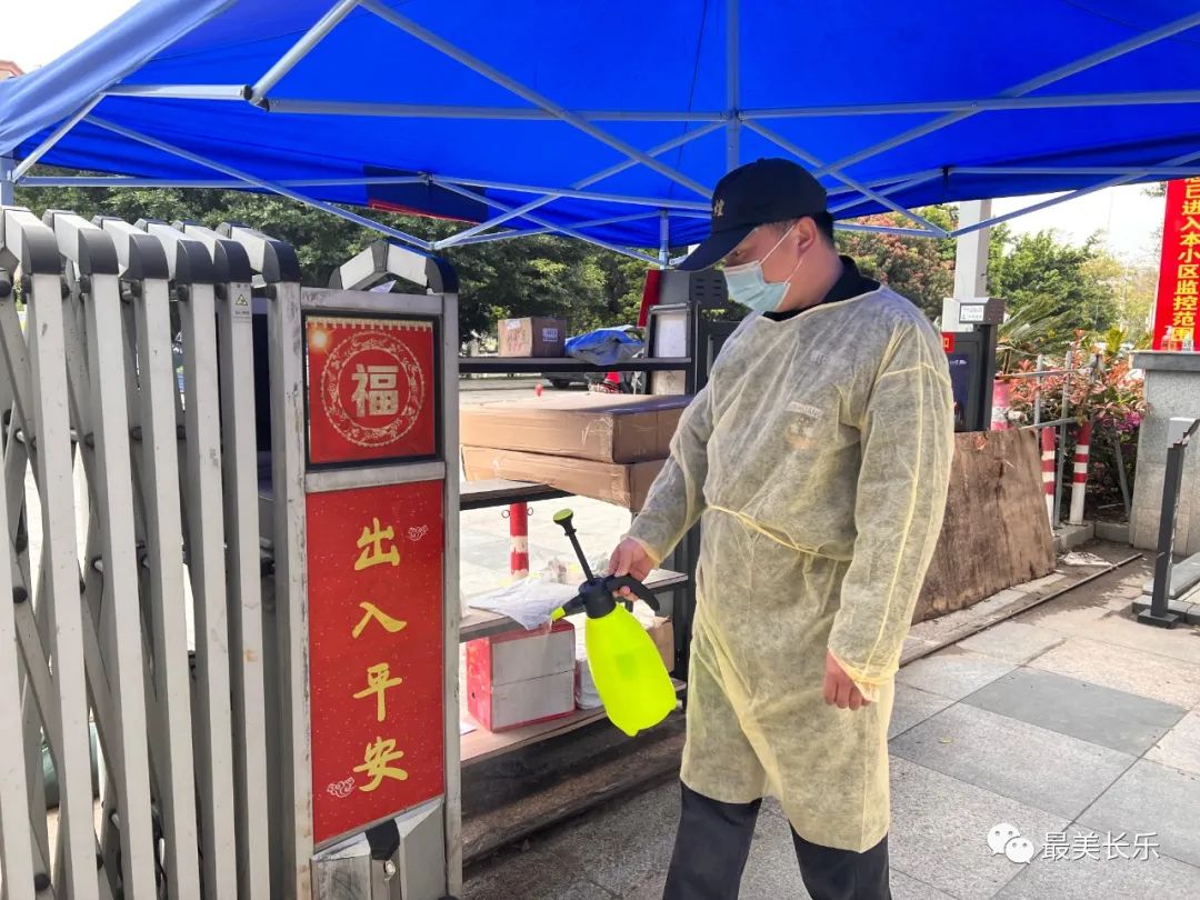 創(chuàng)建“無(wú)疫小區(qū)”，志愿者服務(wù)隊(duì)顯身手