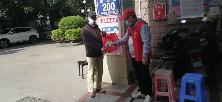 “萬(wàn)名干部下基層” 構(gòu)建紅色防疫新矩陣