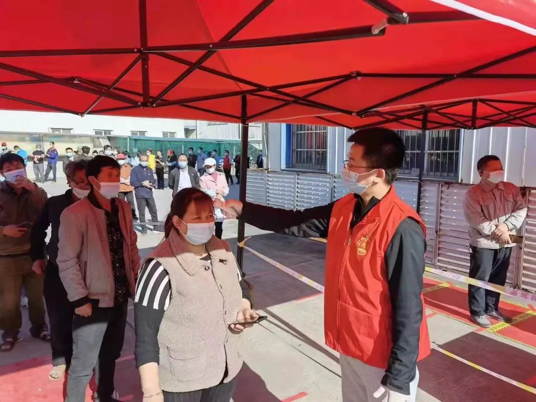 黨員干部下沉一線 典型引路爭(zhēng)當(dāng)先進(jìn) 長(zhǎng)樂(lè)構(gòu)筑防疫紅色堡壘