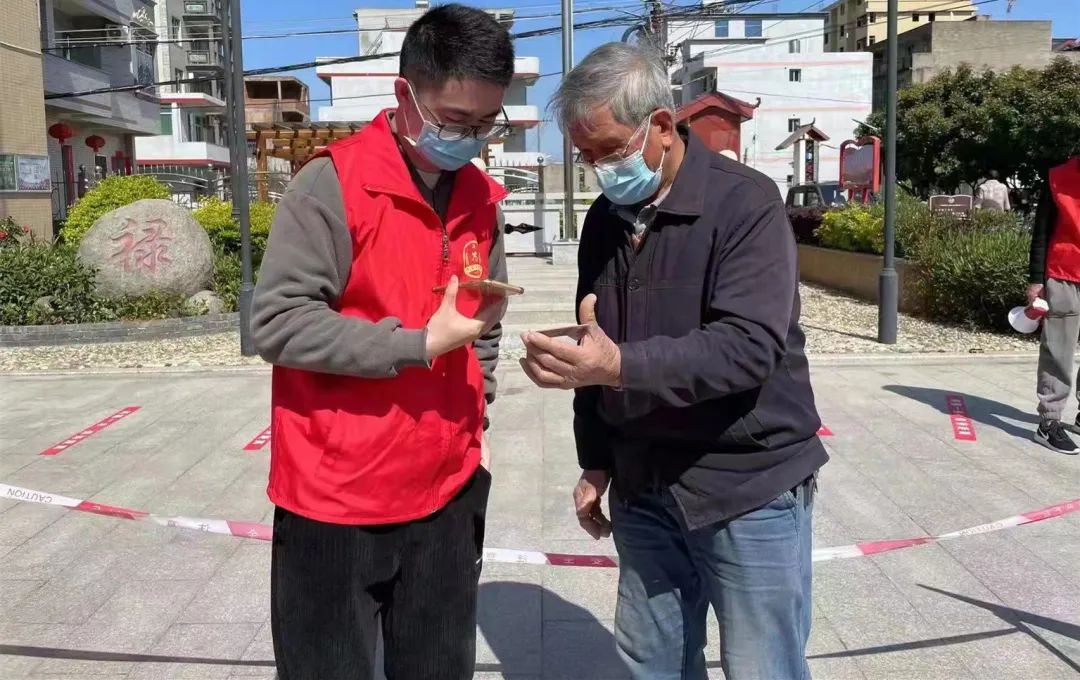 黨員干部下沉一線 典型引路爭(zhēng)當(dāng)先進(jìn) 長(zhǎng)樂(lè)構(gòu)筑防疫紅色堡壘