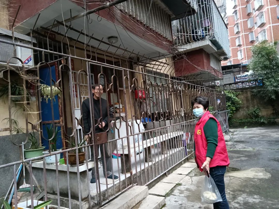 銀齡有福！上千名老人享受送餐上門智慧養(yǎng)老服務(wù)