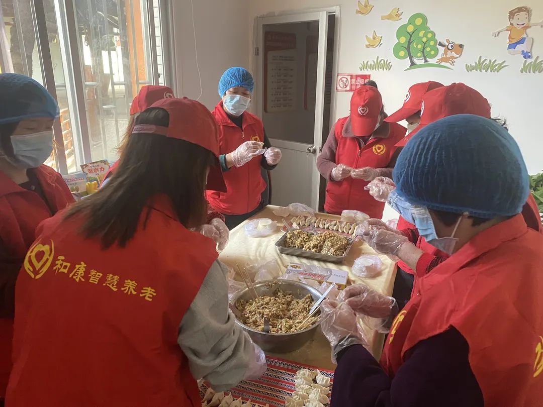 銀齡有福！上千名老人享受送餐上門智慧養(yǎng)老服務(wù)