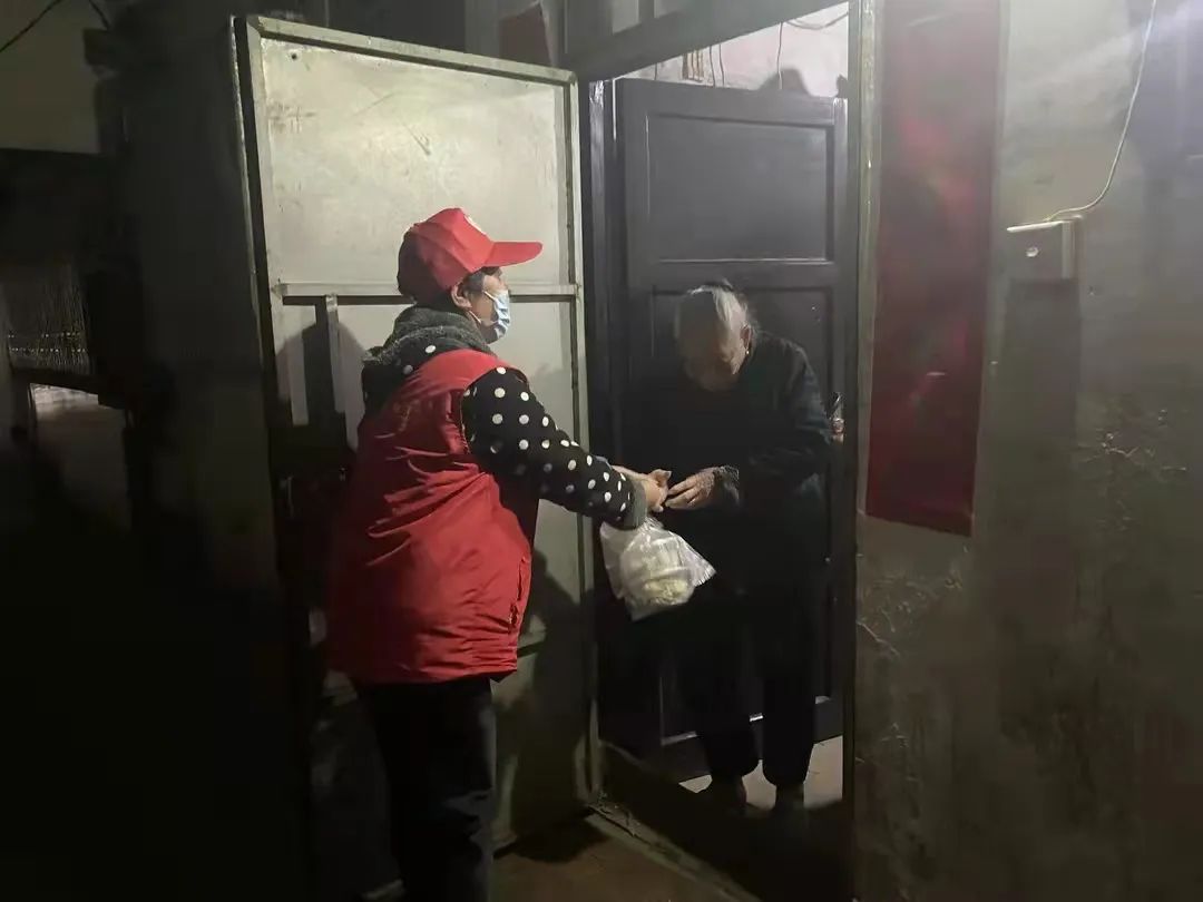 銀齡有福！上千名老人享受送餐上門智慧養(yǎng)老服務(wù)