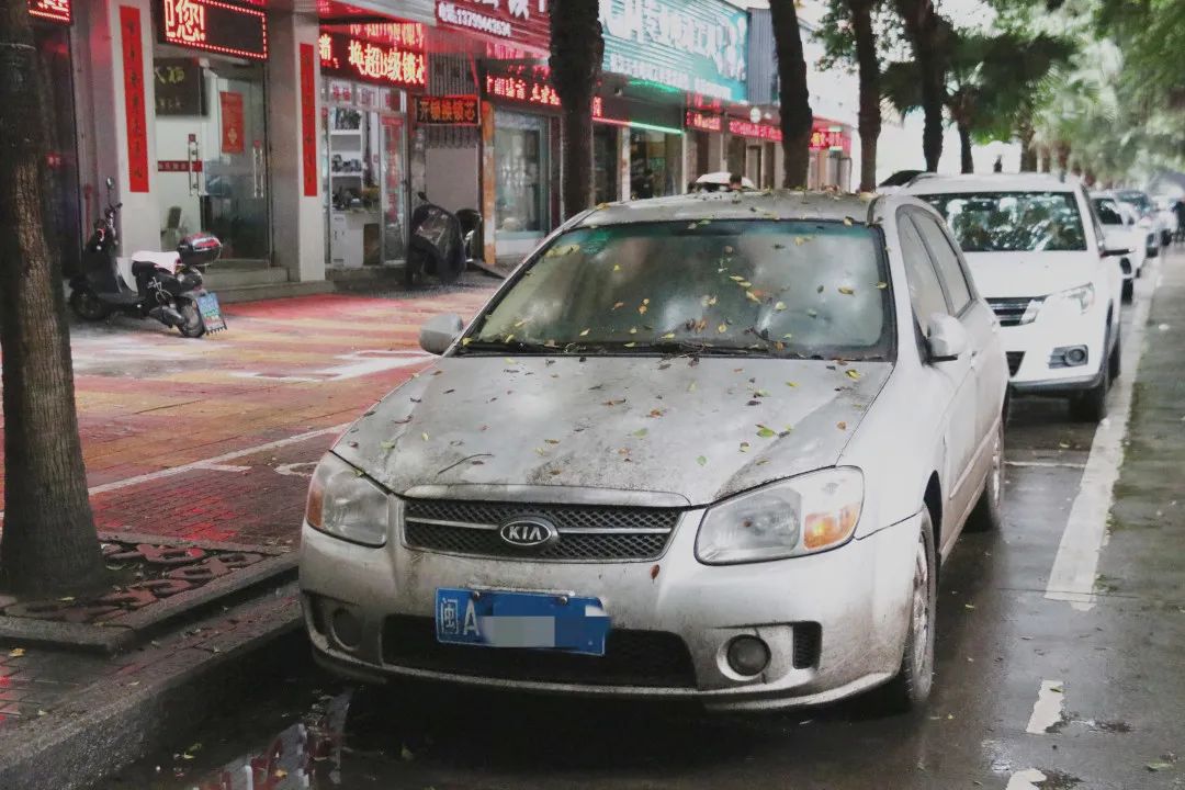 “僵尸車”！拖走！