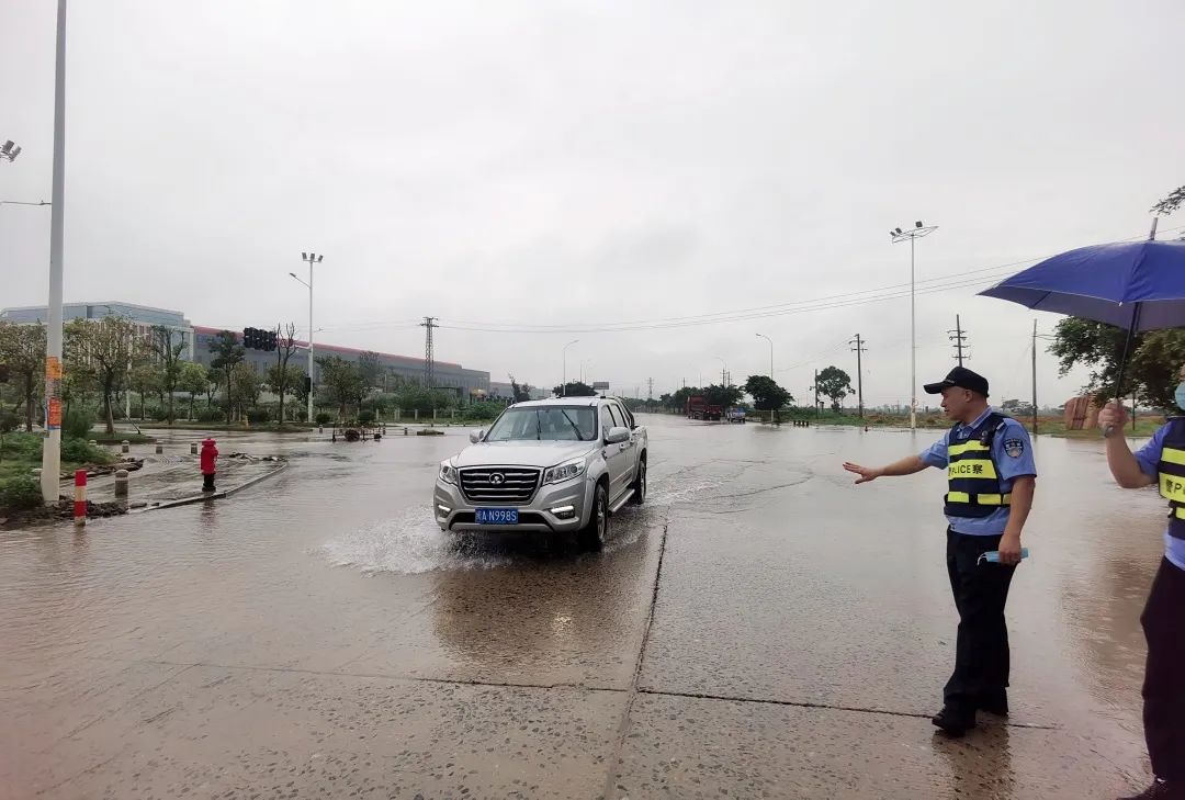 雨！雨！雨！他們聞“汛”而動