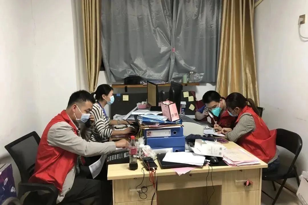 這場戰(zhàn)“疫”他們一直都在......