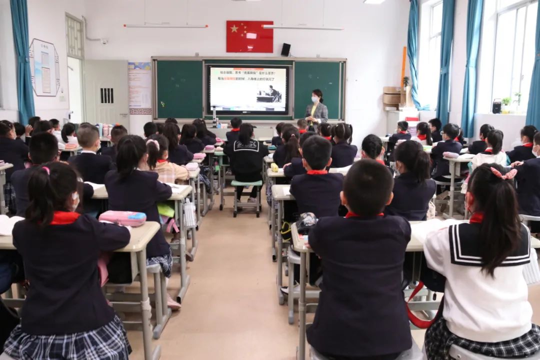 今天，我們終于復(fù)課啦！