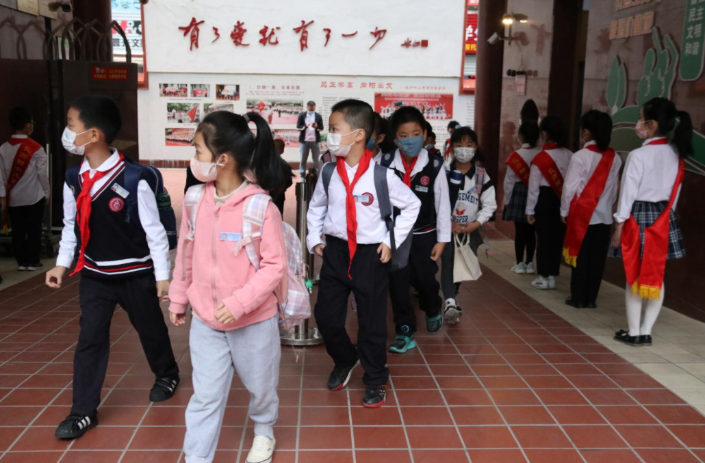 返校復(fù)學(xué)孩子如何做好防護(hù)？校內(nèi)牢記“三件套五還要”