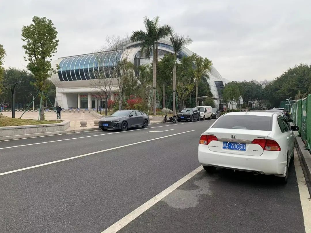 注意！人民會堂停車場將進行試運營，今后這些時段免費！