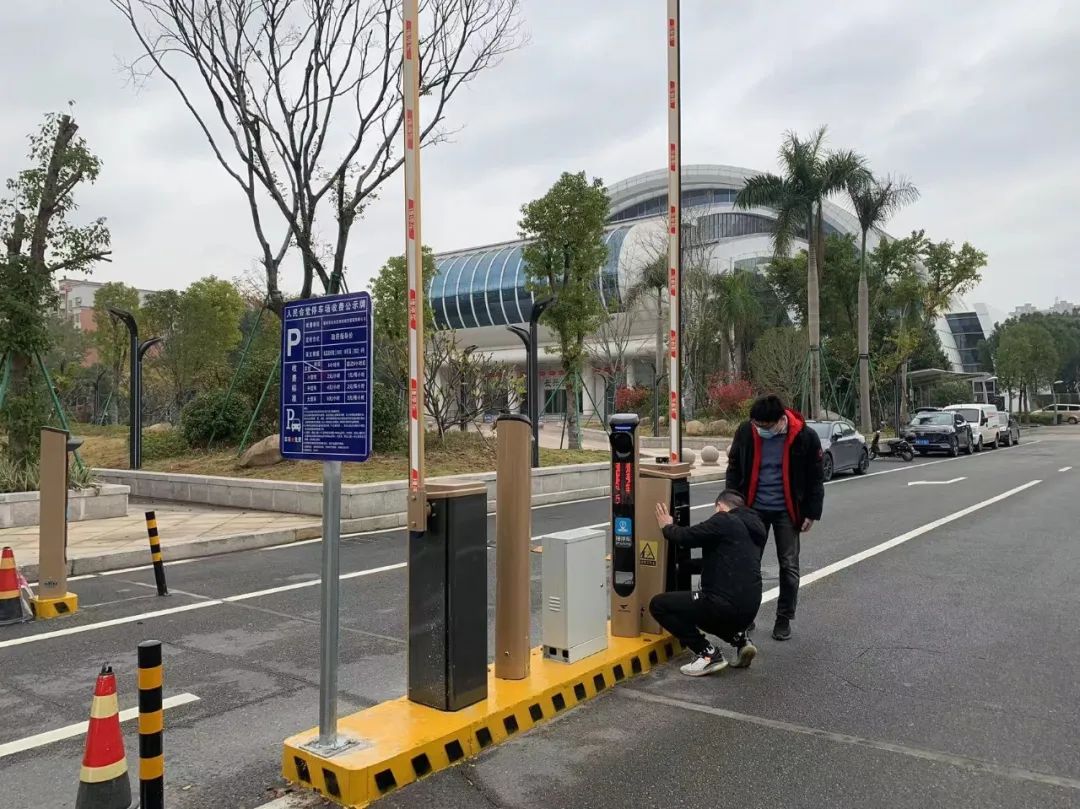 注意！人民會堂停車場將進行試運營，今后這些時段免費！