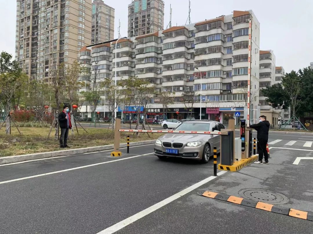 注意！人民會堂停車場將進行試運營，今后這些時段免費！