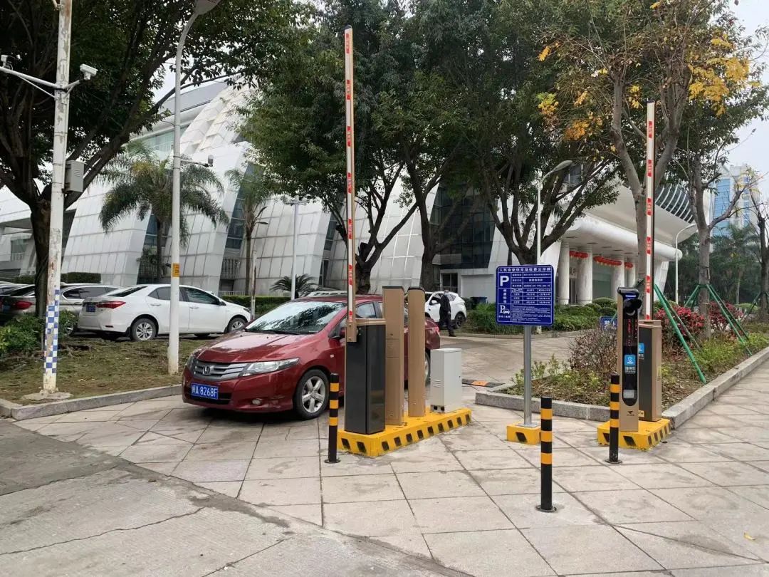注意！人民會堂停車場將進行試運營，今后這些時段免費！