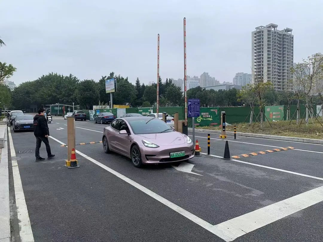 注意！人民會堂停車場將進行試運營，今后這些時段免費！