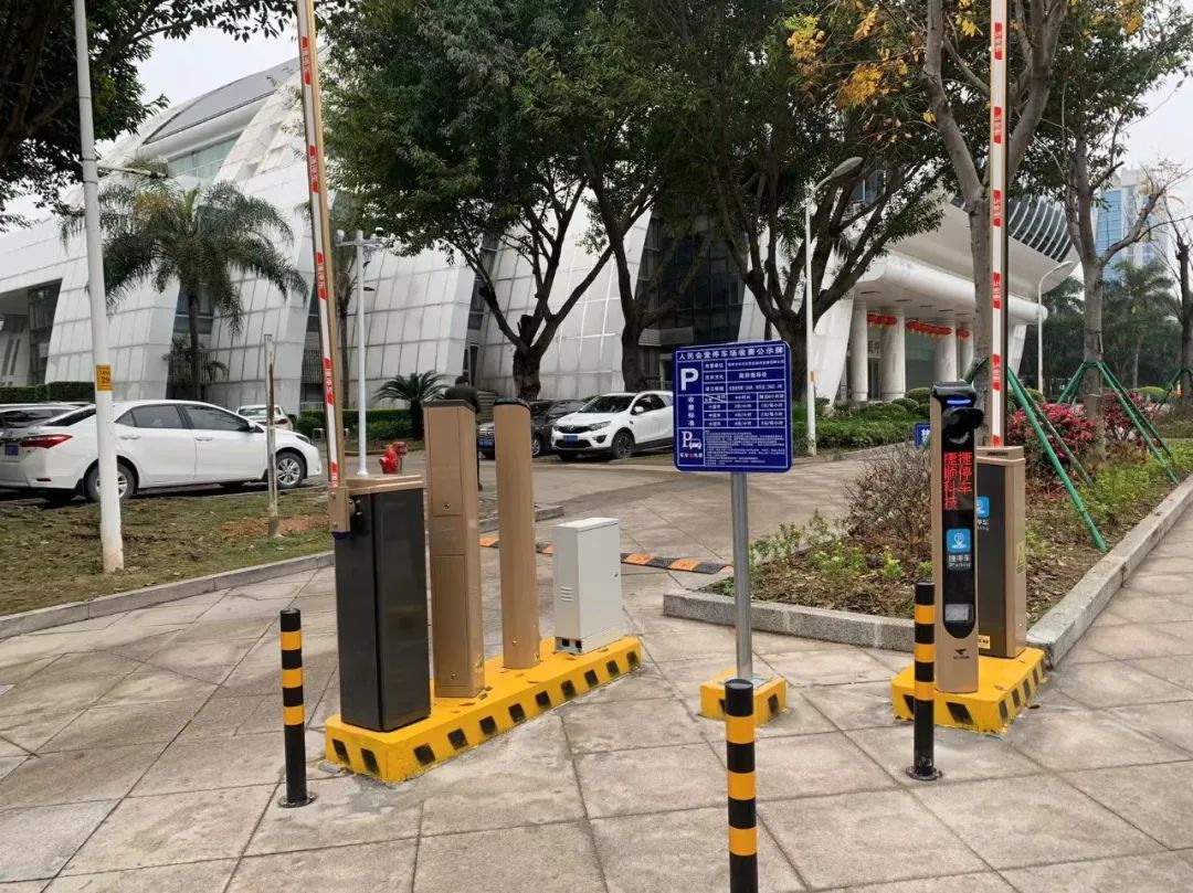 注意！人民會堂停車場將進行試運營，今后這些時段免費！