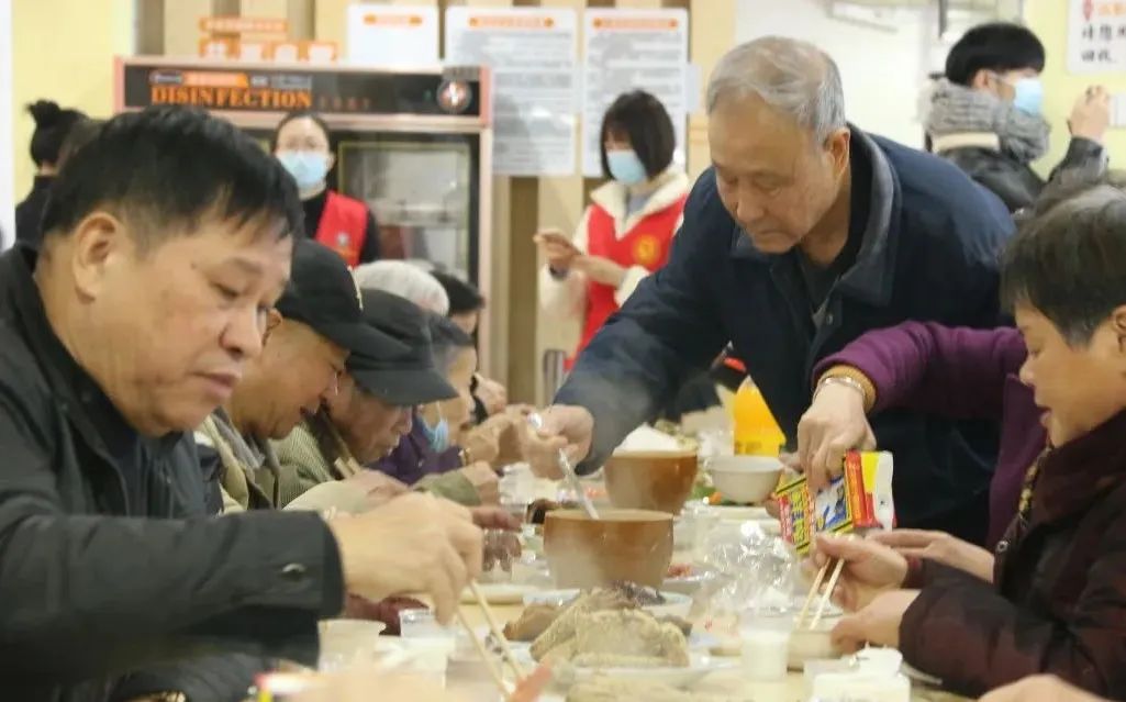 【網(wǎng)絡(luò)中國節(jié)?春節(jié)】從舌尖到心間！這份團(tuán)圓飯，夠暖！