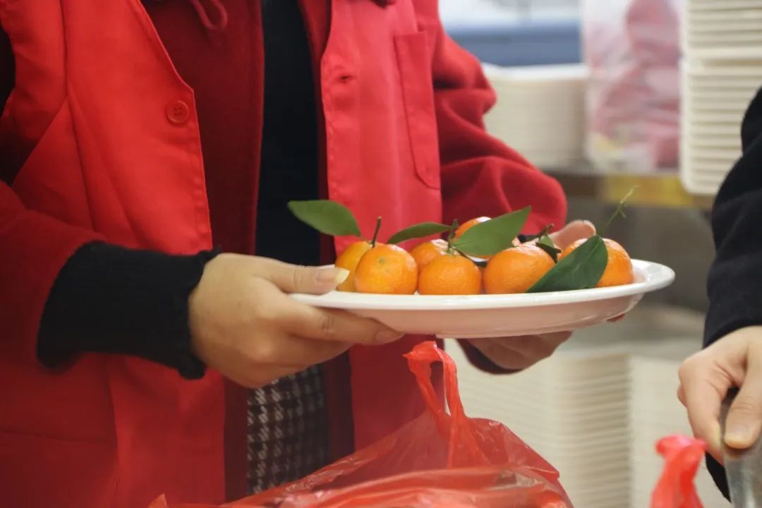 【網(wǎng)絡(luò)中國節(jié)?春節(jié)】從舌尖到心間！這份團(tuán)圓飯，夠暖！