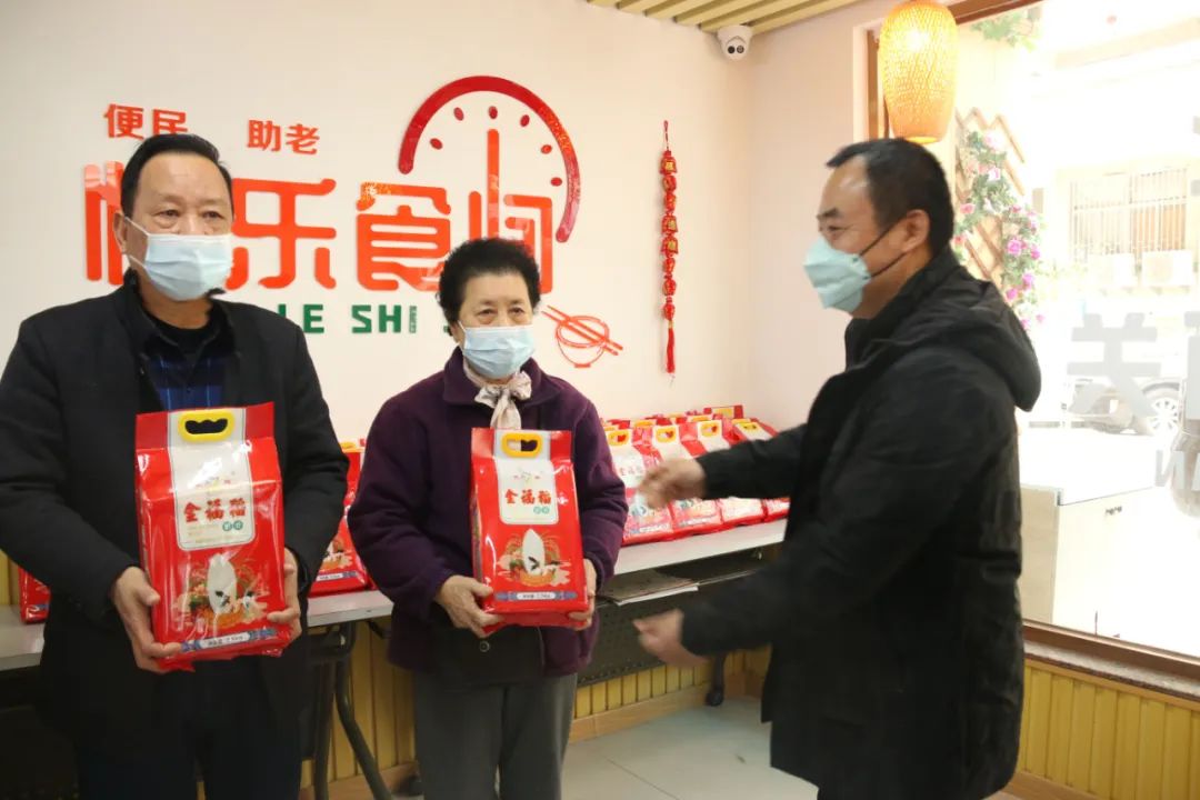 【網(wǎng)絡(luò)中國節(jié)?春節(jié)】從舌尖到心間！這份團(tuán)圓飯，夠暖！
