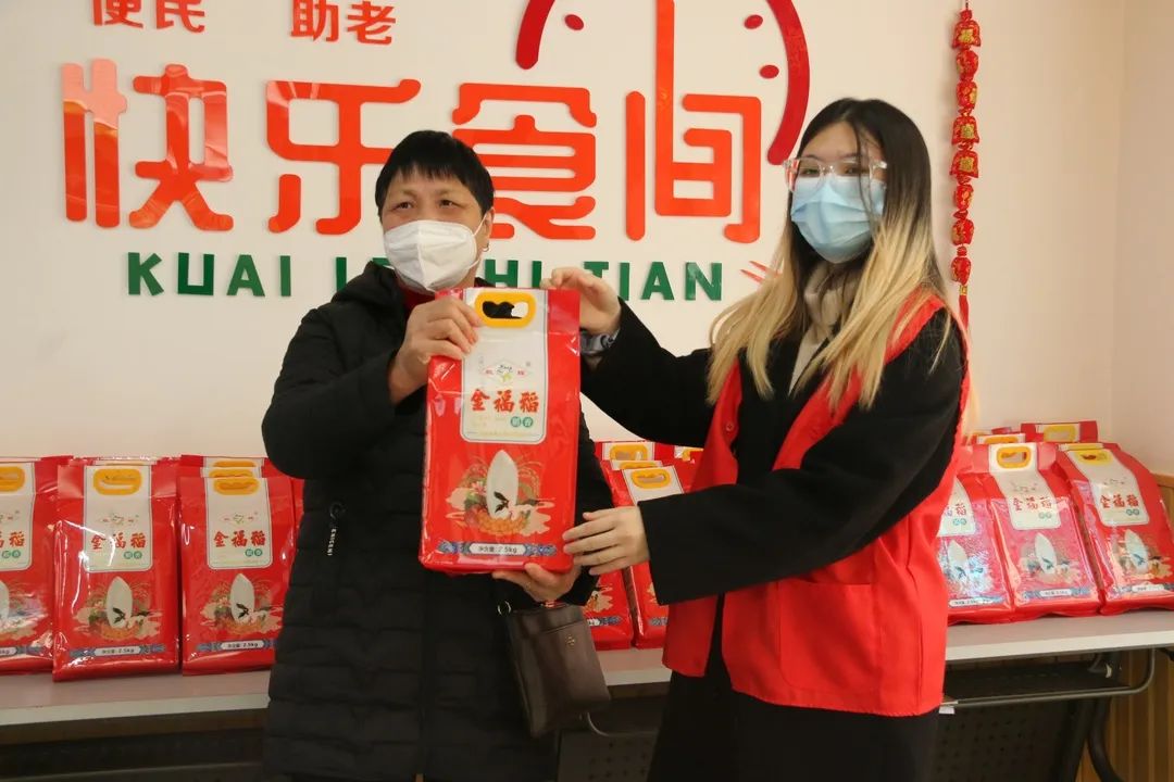 【網(wǎng)絡(luò)中國節(jié)?春節(jié)】從舌尖到心間！這份團(tuán)圓飯，夠暖！