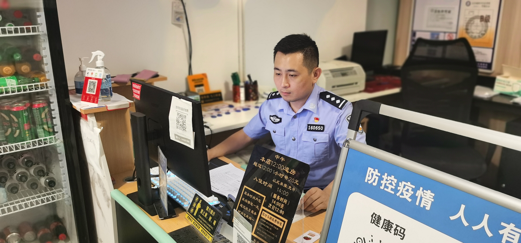 驚險！女子跳湖輕生！危機時刻……