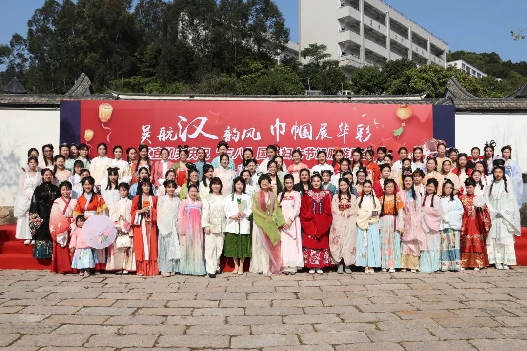 今天！向“女神”們致敬！