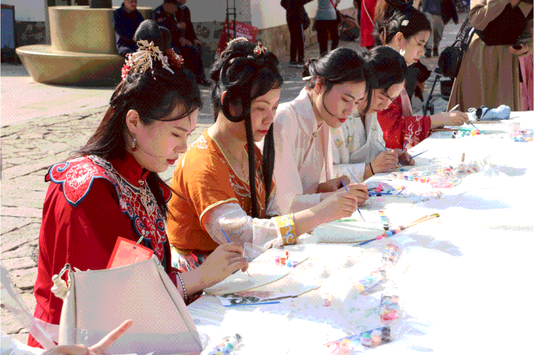 今天！向“女神”們致敬！