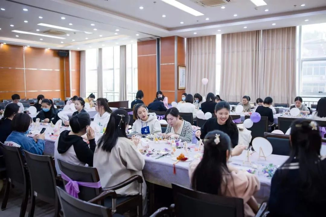 今天！向“女神”們致敬！