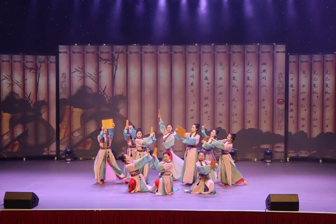 以書(shū)潤(rùn)人 “閱”享時(shí)光——長(zhǎng)樂(lè)區(qū)紀(jì)念建縣1400年系列活動(dòng)暨閱讀分享會(huì)成功舉辦